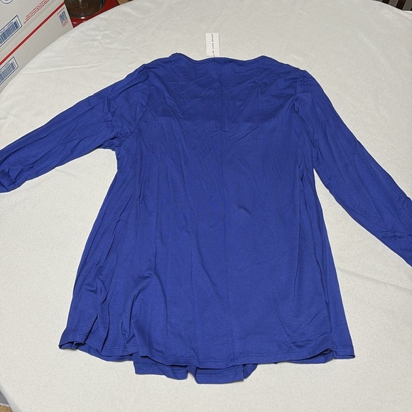 LANE BRYANT Women’s Top, NWT. Beautiful blue. - Picture 2 of 4